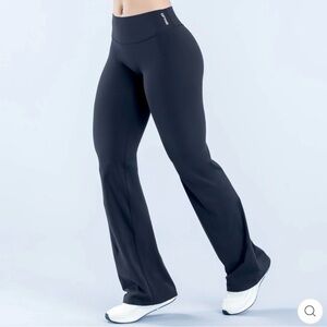 NWOT DFYNE Origin Flares | Size Small | Black